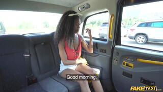 Fake Taxi - Tina Fire a gigantikus cickós néger pipi