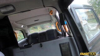 Fake Taxi - Cuki szuka szeretkezni akar a taxiban