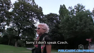 PublicAgent - lesbi gádzsi hagyja magát megbaszni