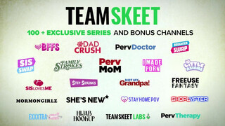 TeamSkeet - ez a kék hajú lány egyszerűen szereti a hímvesszőt