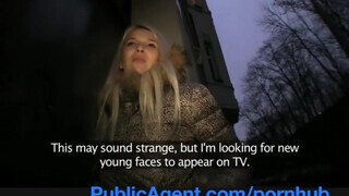 PublicAgent - Karol Lilien a gigászi keblű szöszi