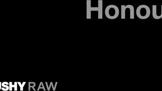 TUSHYRAW - Honour óriási seggébe betolják a bájdorongot