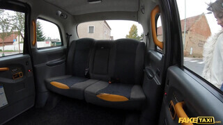 Fake Taxi - Vile Vixen jól leszopja a cerkát