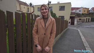 Public Agent - Marsianna Amon a óriási tőgyes maca