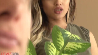DevilsTGirls - Latina transz barinő megkefélve