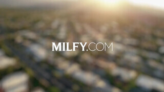 MILFY - Sweet Vickie a kéjhölgy rendőrnő