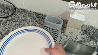 MewSlut derekasan lecumiztatva