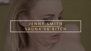 Jenny Smith a világos szőke termetes csöcsű milf lovagol a faszon