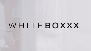 WhiteBoxxx - Ginebra Bellucci hátsó lyukba tolva