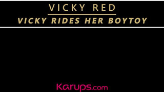 Vicky Red tinédzser ürgével kúr