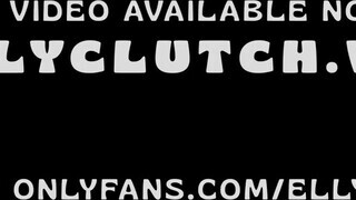 Elly Clutch telózás közben rúdat szop