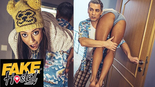Fake Hostel Porn - Cassie Del Isla a kívánatos turista lány
