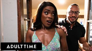 Unatkozó asszony Ana Foxxx párnán szexel és megdugja kedvelő férje!