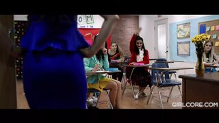 Angela White és Georgia Jones megbüntetik a luvnya zsenge diákokat